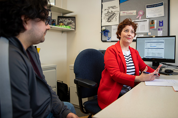 STLCC student getting help from an advisor