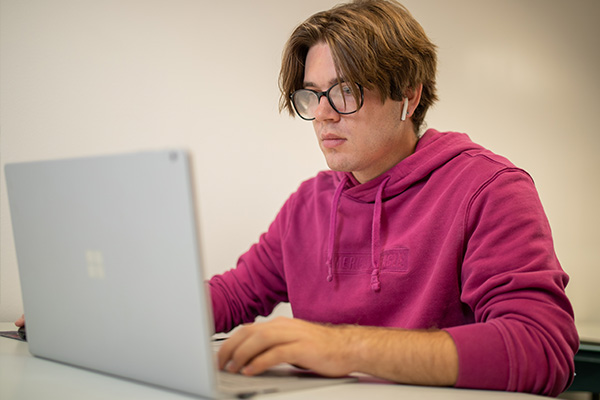 STLCC student using laptop
